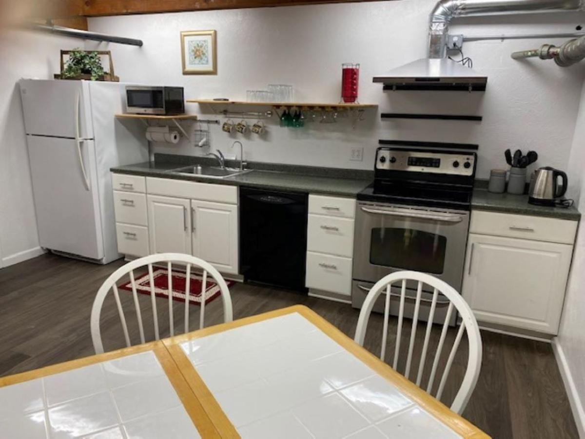 Spacious Lower Level Living All For You! كورفاليس المظهر الخارجي الصورة
