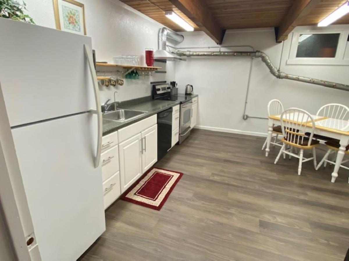 Spacious Lower Level Living All For You! كورفاليس المظهر الخارجي الصورة